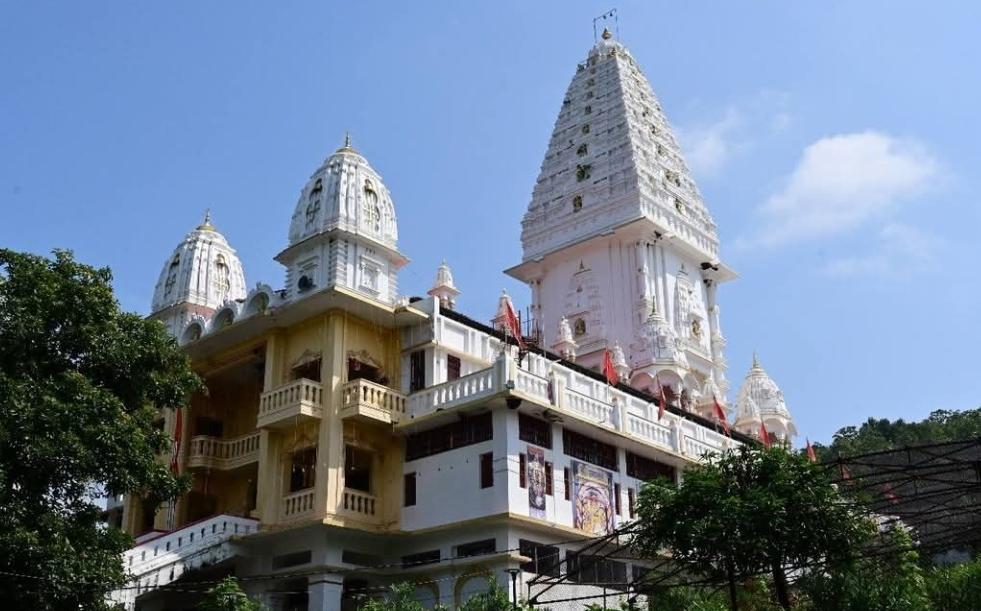 परमहंसी गंगा आश्रम (Paramhansi Ganga Ashram) मध्य प्रदेश के नरसिंहपुर जिले में स्थित एक अत्यंत महत्वपूर्ण धार्मिक और आध्यात्मिक केंद्र है