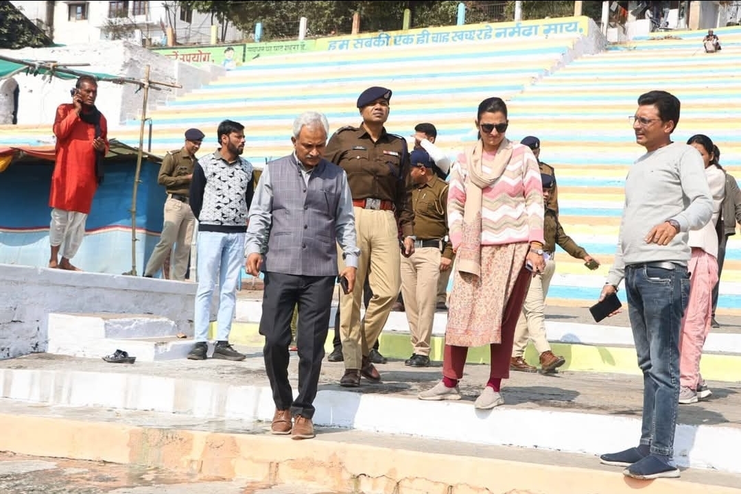 कलेक्टर श्रीमती रजनी सिंह ने किया मकर संक्रांति के अवसर पर लगने वाले बरमान मेले की गई तैयारियों का निरीक्षण