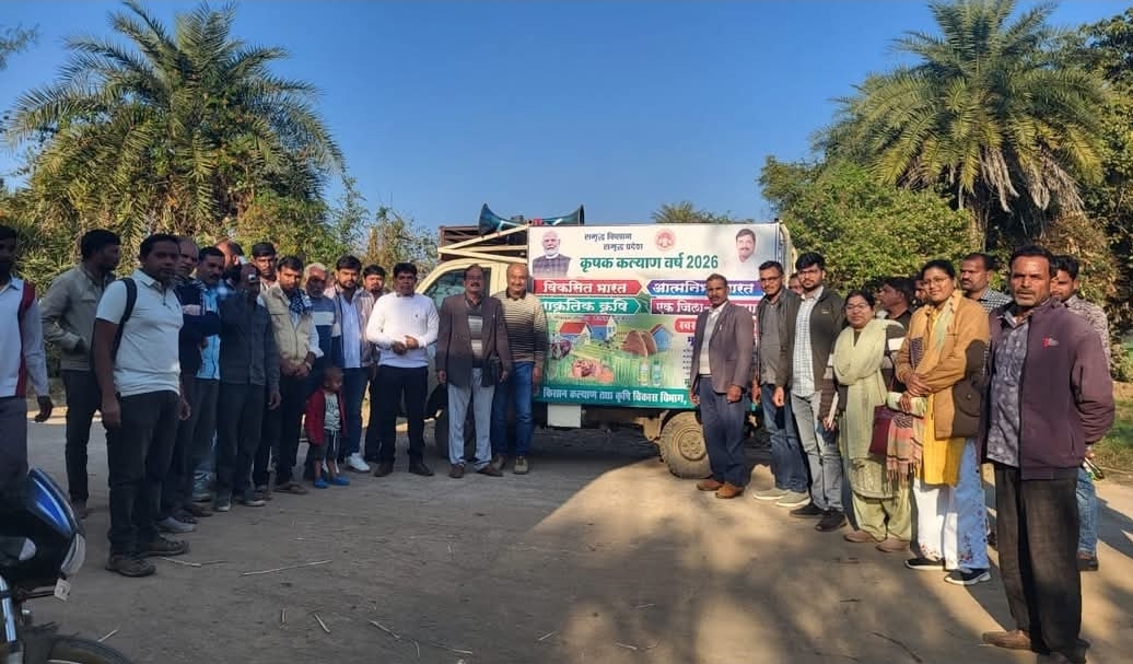 किसान कल्याण वर्ष 2026 के अंतर्गत जिले के विकासखंडों में पहुंच रहा कृषि रथ गुरूवार को ग्राम जनौरा व सगौनीखुर्द पहुंचकर किसानों को दी कृषि संबंधी जानकारी