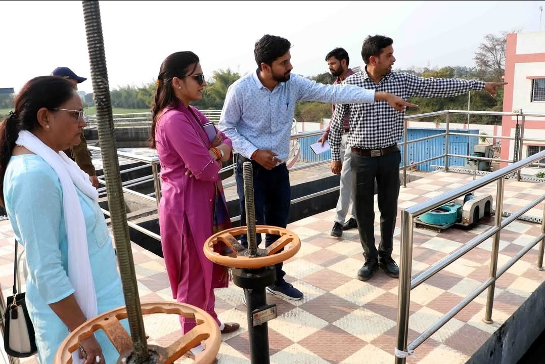 कलेक्टर ने नरसिंहपुर में सीवर, तालाब सौंदर्यीकरण, सड़क व पानी की टंकी के निर्माण का किया निरीक्षण