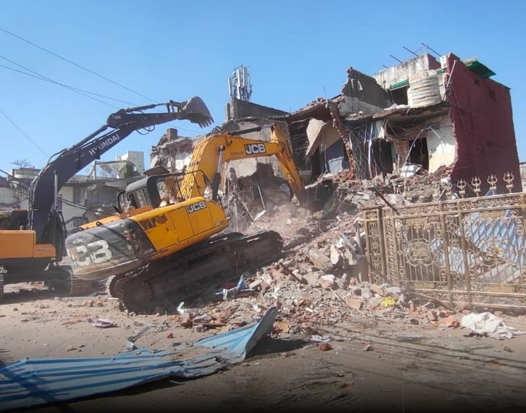 उज्जैन विकास प्राधिकरण (यूडीए) ने मंगलवार सुबह महाकाल मंदिर से सटे बेगमबाग क्षेत्र में लीज नियमों के उल्लंघन और अतिक्रमण के खिलाफ एक बड़ी और निर्णायक कार्रवाई को अंजाम दिया