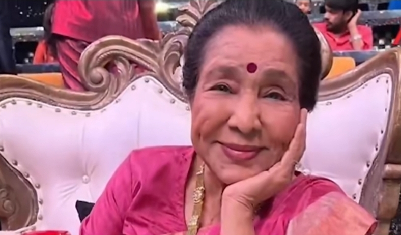 मशहूर गायिका आशा भोसले का निधन हो गया.