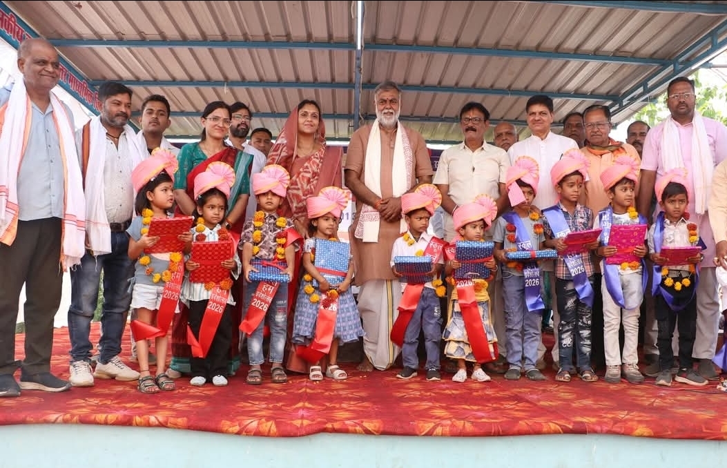 प्रदेश शासन के पंचायत एवं ग्रामीण विकास व श्रम मंत्री श्री प्रहलाद सिंह पटेल ने स्कूल चलें हम अभियान के तहत सांदीपनि एसडीएम स्कूल नरसिंहपुर में प्रवेशोत्सव 2026 कार्यक्रम का शुभारंभ किया।