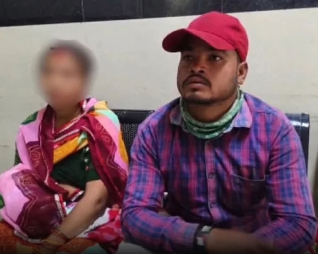 नर्मदापुरम के पिपरिया सिविल अस्पताल से स्वास्थ्य व्यवस्था को शर्मसार करने वाली एक डरावनी खबर सामने आई है। यहां अस्पताल के एक ओटी अटेंडर बरसाती लाल मांझी ने डॉक्टर बनने का खतरनाक खेल खेलते हुए एक 22 वर्षीय महिला की ब्रेस्ट सर्जरी कर डाली.....