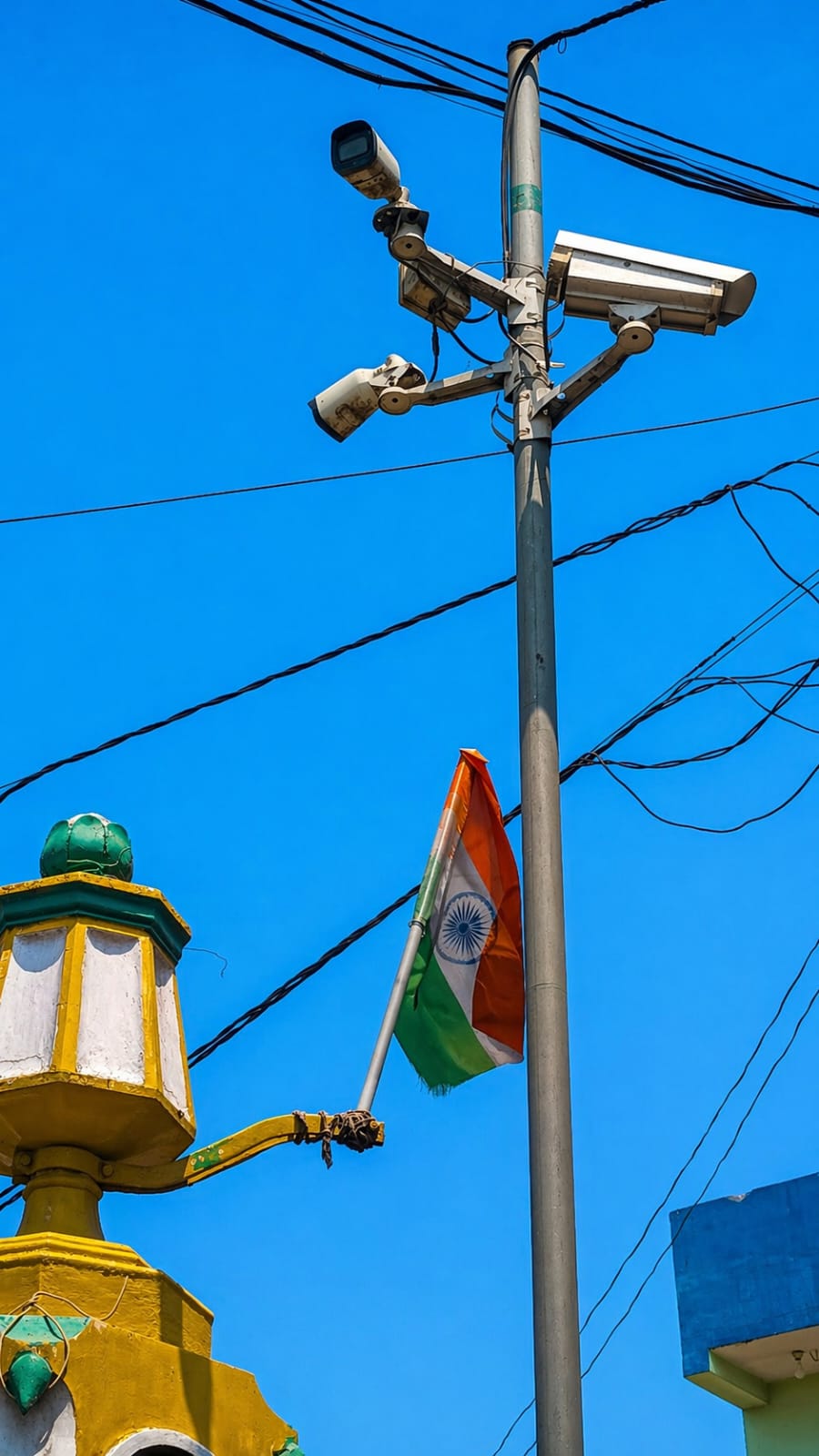 कौडिया गाडरवारा 5 लाख के CCTV घोटाले ने खोली पंचायत की पोल: डिजिटल ग्राम पंचायत के नाम पर खुली लूट, कैमरे बने लटकते कबाड़  पंचायत सचिव की घोर उदासीनता, लापरवाही और कथित वित्तीय अनियमितताओं ने चोरों के हौसले किए बुलंद, तिरंगे का भी हुआ अपमान