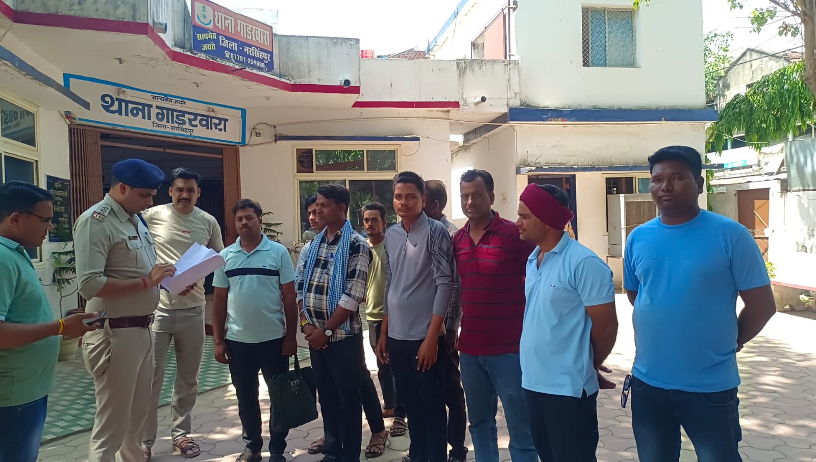 गाडरवारा कोडिया पेट्रोल पंप कर्मचारियों ने श्रम शोषण के खिलाफ खोला मोर्चा, 3 दिन में कार्रवाई नहीं हुई तो भूख हड़ताल की चेतावनी