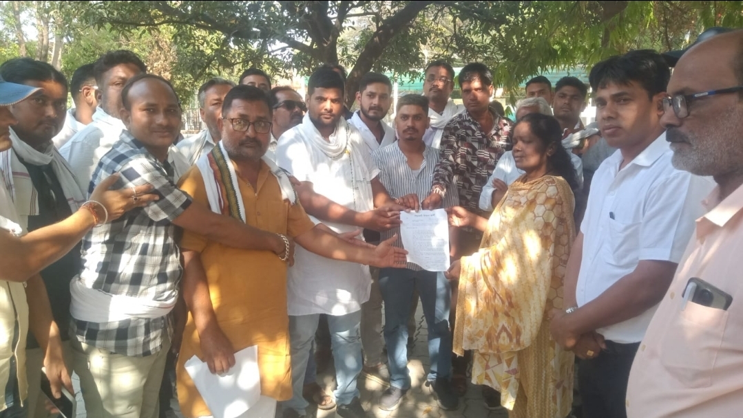 नरसिंगपुर राष्ट्रवादी किसान आर्मी ने कलेक्टर को सोपा ज्ञापन