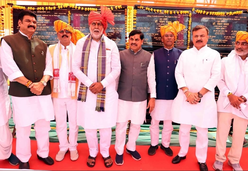 डॉ. मोहन यादव ने कहा कि माताओं और बहनों का सम्मान सरकार की सर्वोच्च प्राथमिकता है। मुख्यमंत्री लाड़ली बहना योजना महिलाओं को आर्थिक रूप से सशक्त बनाने की सबसे बड़ी योजना बताई गई...