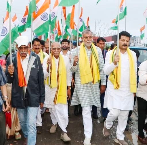 नरसिंहपुर में देशभक्ति का सैलाब, ‘हर घर तिरंगा’ यात्रा में गूंजे भारत माता के जयकारे ​नरसिंहपुर | स्वतंत्रता दिवस के अवसर पर 'हर घर तिरंगा' अभियान के तहत नरसिंहपुर शहर पूरी तरह देशभक्ति के रंग में रंग गया है