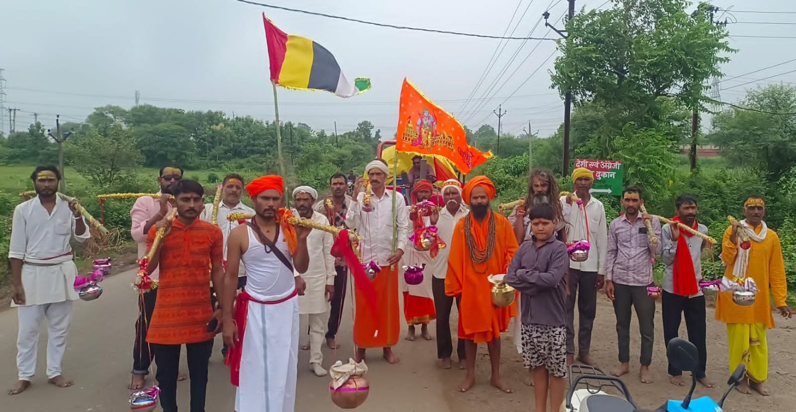 ककरा घाट से गूंजा हर-हर महादेव, भव्य पंचध्वज महाकावड़ यात्रा का शुभारंभ  नर्मदा जल लेकर निकले शिवभक्त, डमरू घाटी, मृगनाथ धाम, चौगान किला, रानी दहार एवं सिद्धेश्वर धाम होते हुए पहुंचेगे श्रद्धालु; नाग पंचमी पर 17 अगस्त को होगा भगवान शिव का जलाभिषेक