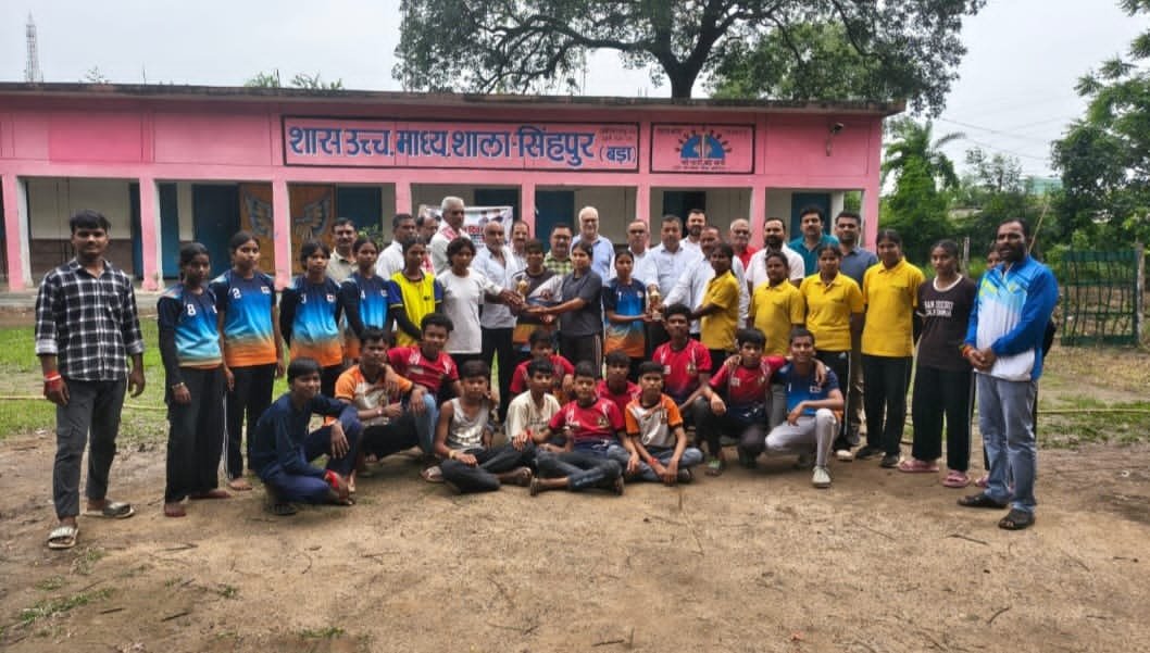सिंहपुर बड़ा में उत्साह के साथ मनाया गया राष्ट्रीय खेल दिवस, पूर्व खिलाड़ियों और खेल प्रेमियों का हुआ सम्मान