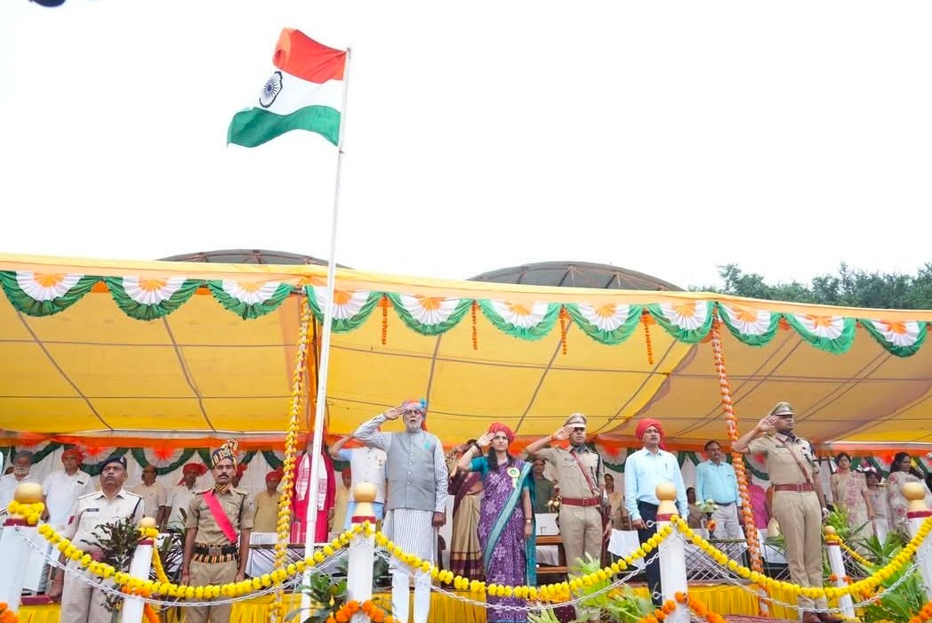 स्वतंत्रता दिवस समारोह: जिला नरसिंहपुर में गरिमामयी आयोजन ​जिला नरसिंहपुर के स्टेडियम ग्राउंड में 80वें स्वतंत्रता दिवस के शुभ अवसर पर मुख्य समारोह का भव्य आयोजन किया गया।