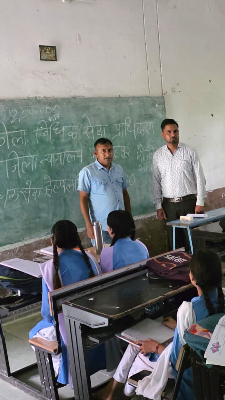 नरसिंगपुर ​शासकीय हाई स्कूल सिंहपुर बड़ा में विधिक जागरूकता एवं साक्षरता शिविर आयोजित