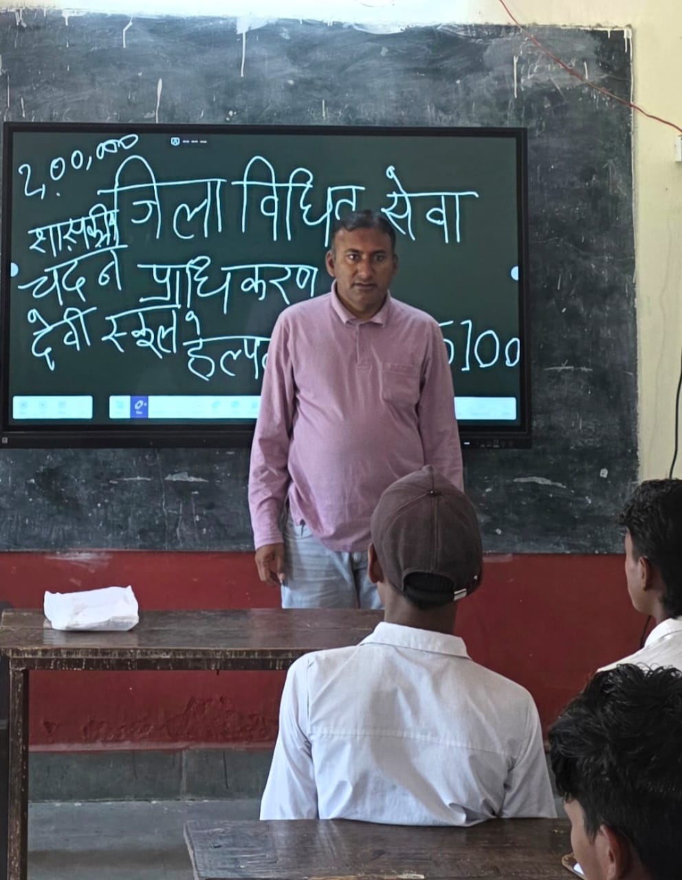 नरसिंहपुर में विधिक साक्षरता शिविर आयोजित: छात्र-छात्राओं को कानून, साइबर सुरक्षा और महिला सुरक्षा के प्रति किया गया जागरूक ​नरसिंहपुर: शासकीय चंदन देवी स्कूल, नरसिंहपुर में 28 सितंबर 2026 (सोमवार) को विधिक जागरूकता एवं साक्षरता शिविर का आयोजन किया ग
