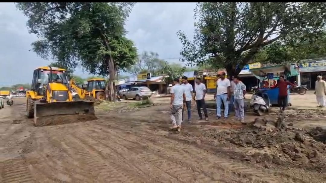 रोटरी क्लब गाडरवारा की पहल से सड़क के जानलेवा गड्ढों का हुआ जीर्णोद्धार; हादसों के खतरे से मिली राहत,