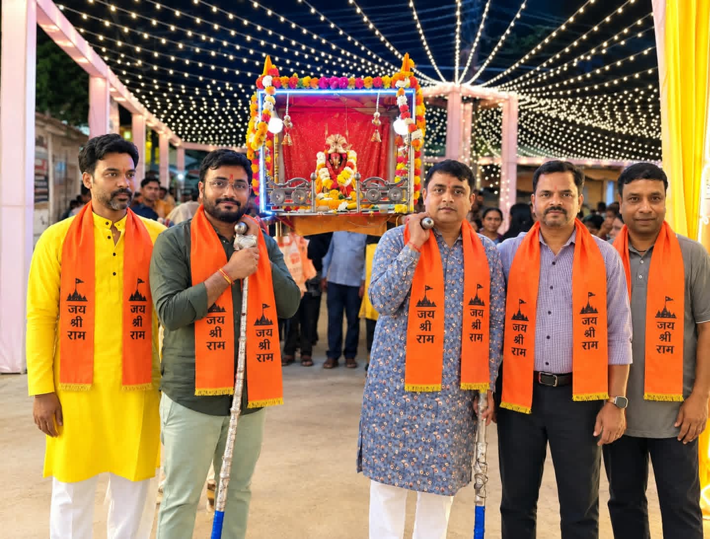 डोल ग्यारस पर श्री देव गणेश साहू मंदिर से निकला भव्य विमान  ढोल-नगाड़ों और जयघोष के साथ नगर भ्रमण पर निकले श्री गणेश जी, भक्तिमय हुआ शहर; नदी तट पर हुआ विधिवत जलविहार एवं पूजन-अर्चन  गाडरवारा